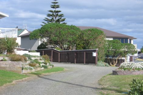 Photo of property in 5 Rosvall Place, Foxton Beach, Foxton, 4815