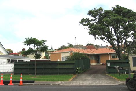 Photo of property in 23 Griffen Park Road, Mount Roskill, Auckland, 1041