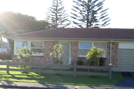 Photo of property in 4/19 Moana Avenue, Orewa, 0931