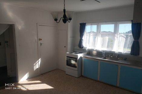 Photo of property in 63 Golf Road, New Lynn, Auckland, 0600