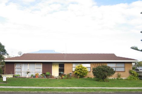 Photo of property in 130 Carnoustie Drive, Wattle Downs, Auckland, 2103