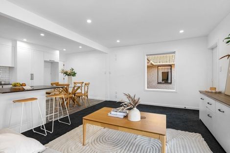 Photo of property in 2/320 Memorial Avenue, Burnside, Christchurch, 8053