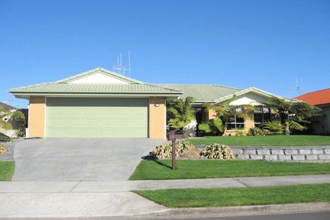 Photo of property in 12 Chesterfield Place, Rototuna, Hamilton, 3210