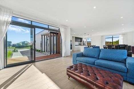 Photo of property in 67 Vaucluse Heights, Fitzherbert, Palmerston North, 4410