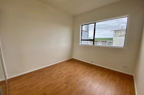 Photo of property in 85 Pupuke Road, Northcote, Auckland, 0627