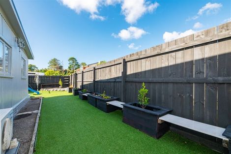 Photo of property in 2/176 Henderson Valley Road, Henderson, Auckland, 0612