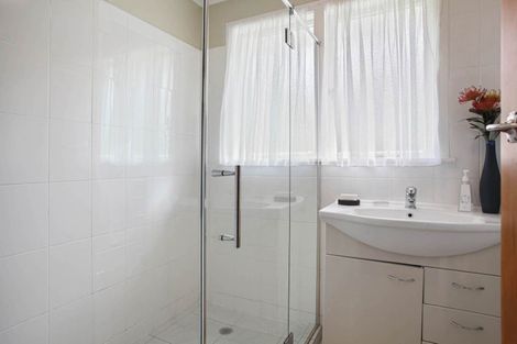Photo of property in 70 Lake Road, Northcote, Auckland, 0627