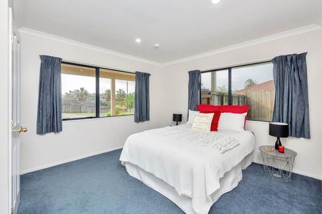 Photo of property in 10 San Pedro Place, Henderson, Auckland, 0612