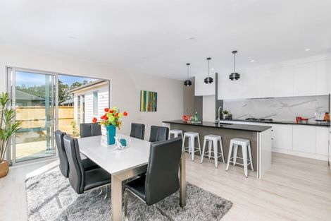 Photo of property in 11 Ropere Street, Kumeu, 0810