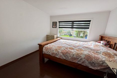 Photo of property in 2 Thomas Rea Place, Te Atatu South, Auckland, 0610