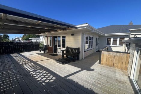 Photo of property in 228 Devon Street West, New Plymouth, 4310