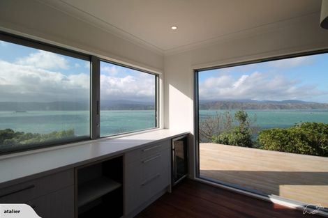 Photo of property in 26 Tai Paku Paku Road, Karaka Bays, Wellington, 6022