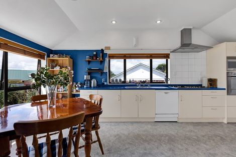 Photo of property in 24 Tiverton Crescent, Whalers Gate, New Plymouth, 4310