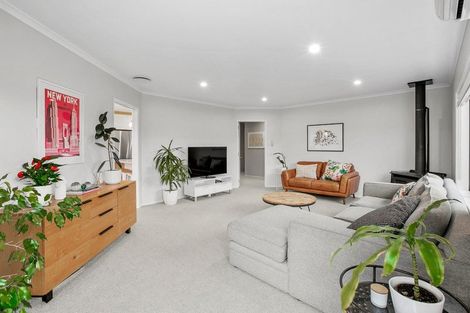 Photo of property in 11 Montrose Place, Highlands Park, New Plymouth, 4312