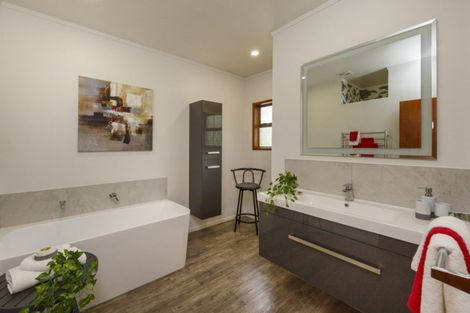 Photo of property in 37 East Street, Terrace End, Palmerston North, 4410