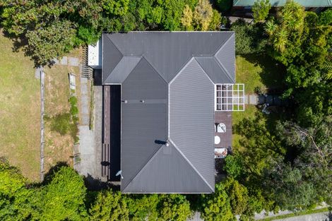 Photo of property in 1 Wakely Road, Newlands, Wellington, 6037