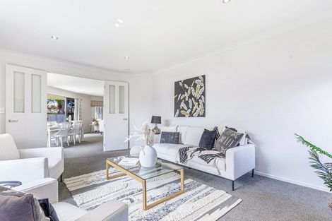 Photo of property in 10 Pititi Lane, Kumeu, 0810