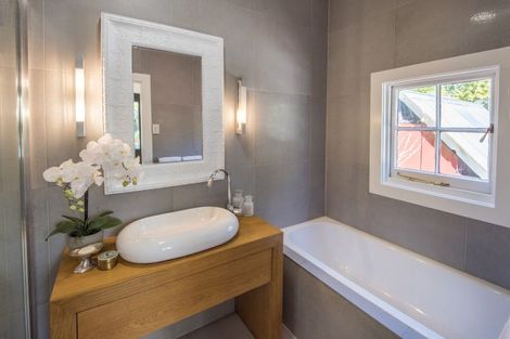 Photo of property in 37 Kiwi Road, Stanley Point, Auckland, 0624