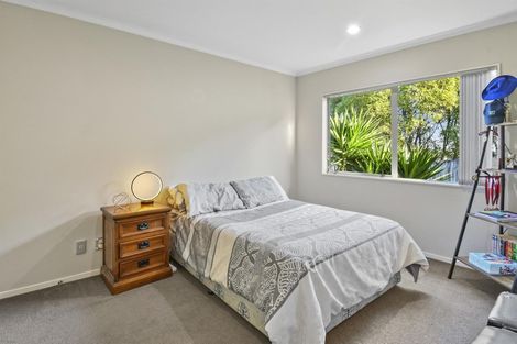 Photo of property in 38 Fairchild Avenue, Goodwood Heights, Auckland, 2105