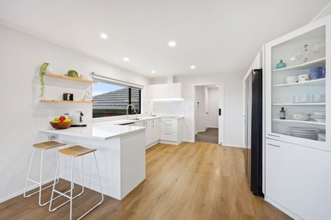 Photo of property in 1/14 Kells Place, Botany Downs, Auckland, 2010