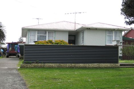 Photo of property in 25 Karewa Street, Castlecliff, Whanganui, 4501