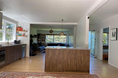 Photo of property in 153 Laingholm Drive, Laingholm, Auckland, 0604