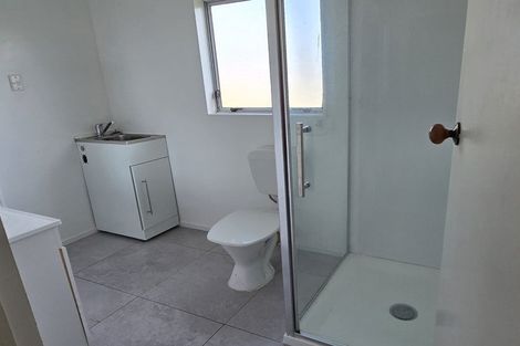 Photo of property in 30 Tupaki Place, Pakuranga Heights, Auckland, 2010