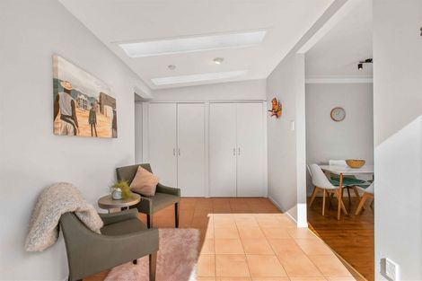 Photo of property in 55 Sunset Road, Totara Vale, Auckland, 0632