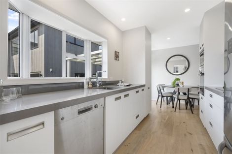 Photo of property in 3 Ussher Place, Pakuranga Heights, Auckland, 2010