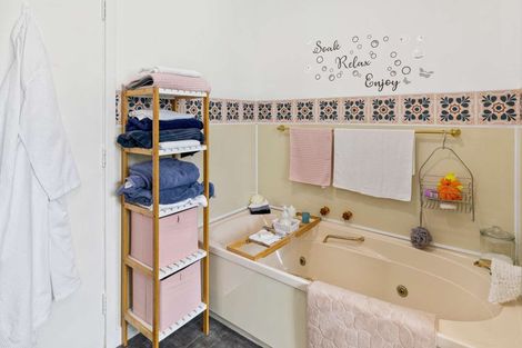 Photo of property in 2 Dunallen Avenue, Marton, 4710