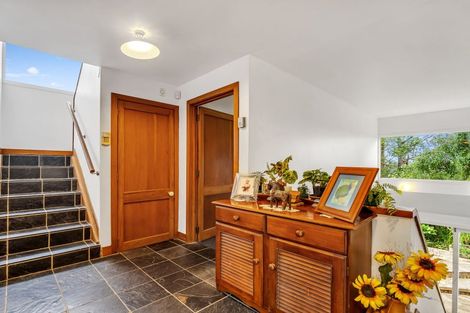 Photo of property in 1/51 Quinns Road, Waiatarua, Auckland, 0612