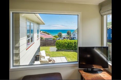 Photo of property in 30 Frobisher Street, Island Bay, Wellington, 6023
