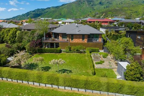 Photo of property in 27 Glentui Place, Waikawa, Picton, 7220