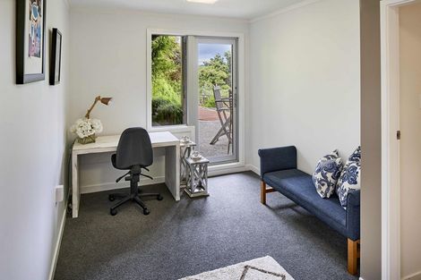 Photo of property in 33 Kiriwai Road, Paremata, Porirua, 5024