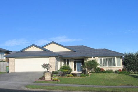 Photo of property in 37 Moyrus Crescent, East Tamaki Heights, Auckland, 2016