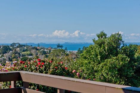 Photo of property in 2/25 Sartors Avenue, Northcross, Auckland, 0630