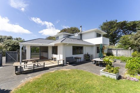 Photo of property in 9 Caughley Place, Otaki Beach, Otaki, 5512