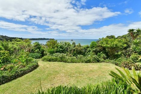 Photo of property in 979 Whangaparaoa Road, Tindalls Beach, Whangaparaoa, 0930