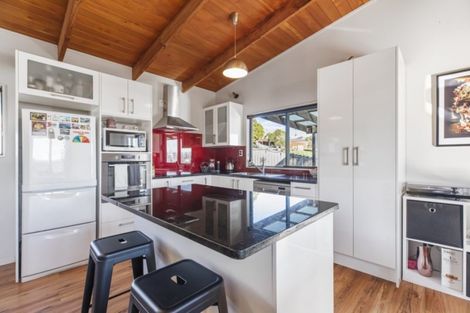 Photo of property in 63 Simpson Road, Ranui, Auckland, 0612