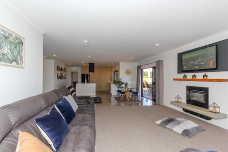 Photo of property in 5a Tupuhi Place, Highlands Park, New Plymouth, 4312