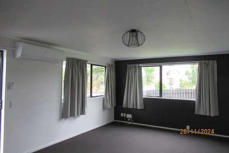 Photo of property in 17 Oreil Avenue, West Harbour, Auckland, 0618