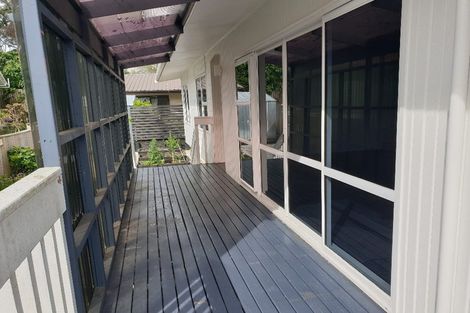 Photo of property in 34 Kemp Road, Massey, Auckland, 0614
