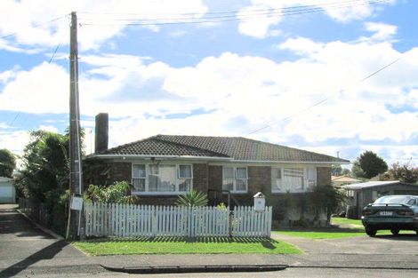 Photo of property in 18 Helga Crescent, Te Atatu Peninsula, Auckland, 0610