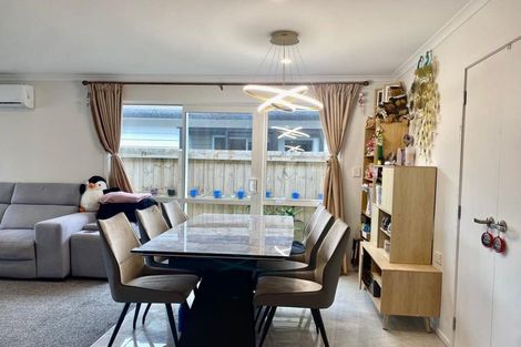 Photo of property in 28 Farmland Road, Papakura, 2110