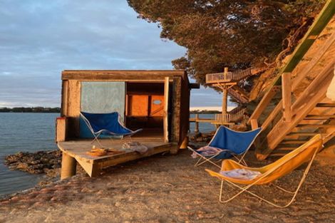 Photo of property in 15b Second Avenue, Stanley Point, Auckland, 0624