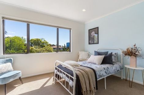 Photo of property in Harbour View Terraces, 9/170 Mokoia Road, Chatswood, Auckland, 0626