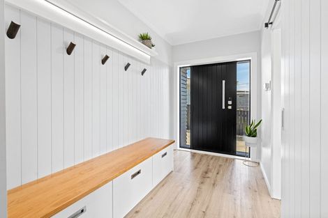 Photo of property in 73 Kawiu Road, Levin, 5510
