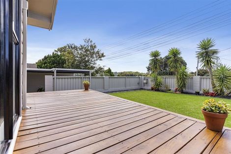 Photo of property in 1/86 Stanley Road, Glenfield, Auckland, 0629