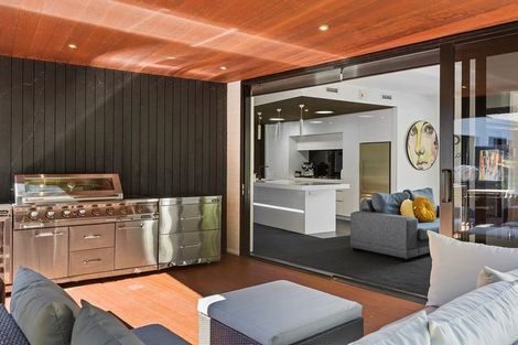 Photo of property in 14 Brooklands Road, Brooklands, New Plymouth, 4310