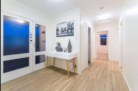 Photo of property in 100 Universal Drive, Henderson, Auckland, 0610